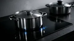 Ako znížiť účet za elektrinu pri varení na indukcii: stačí upraviť jednu vec v skrinke