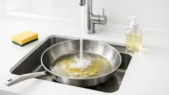 Prestaňte umývať riad hneď po jedle: trik s teplou vodou, ktorý zníži drhnutie