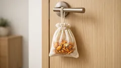 Vrecúško so sušenými pomarančovými šupkami pri dverách: jednoduchý trik, ktorý zmení predsieň